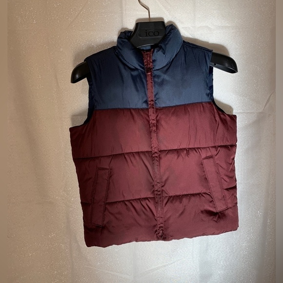 Old Navy boys puffs vest size small(6-7) blue and burgundy - Picture 1 of 8